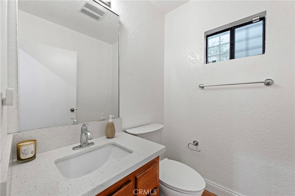 1832 Redcliff Street Los Angeles, CA 90026 - Photo 6 of 33 1st Floor Bathroom