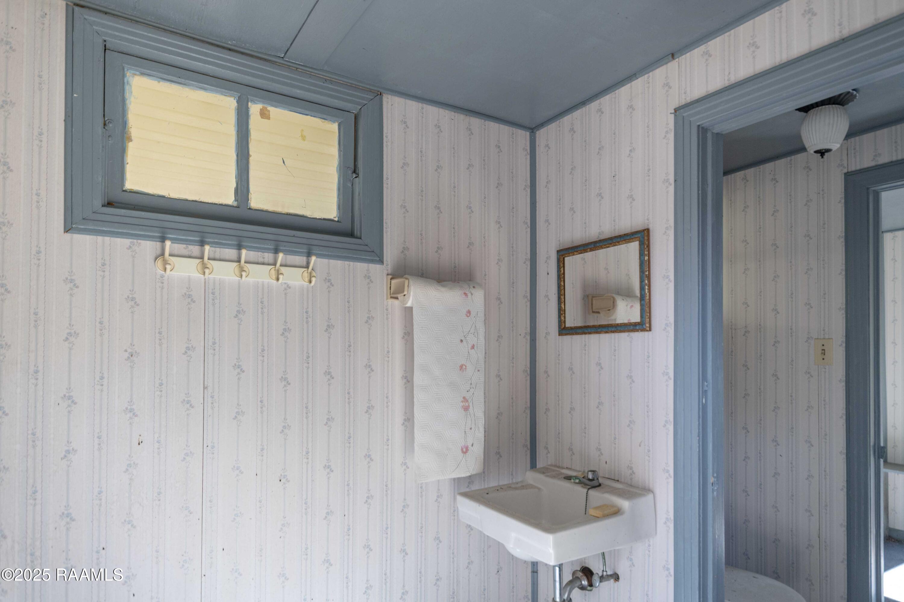 905 Loreauville Road New Iberia, LA 70563 - Photo 35 of 49 Outdoor Bathroom 1