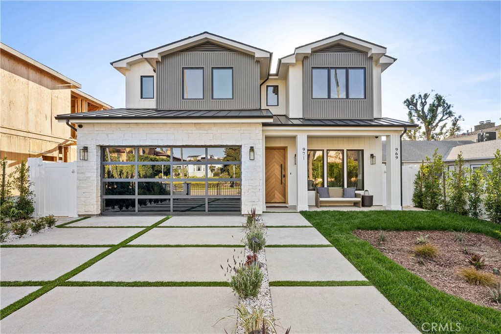 971 South Bundy Dr