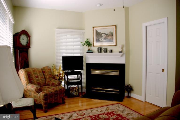 438 Tschiffely Square Road Gaithersburg, MD 20878 - Photo 9 of 12 Interior (General)