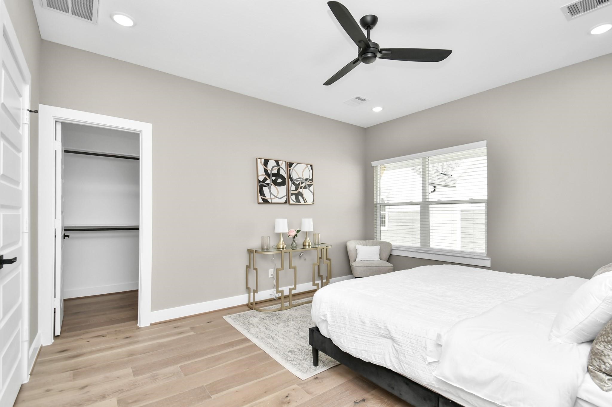 316 Thornton Road, Unit E Houston, TX 77018 - Photo 24 of 27 a bedroom with a large bed and a window