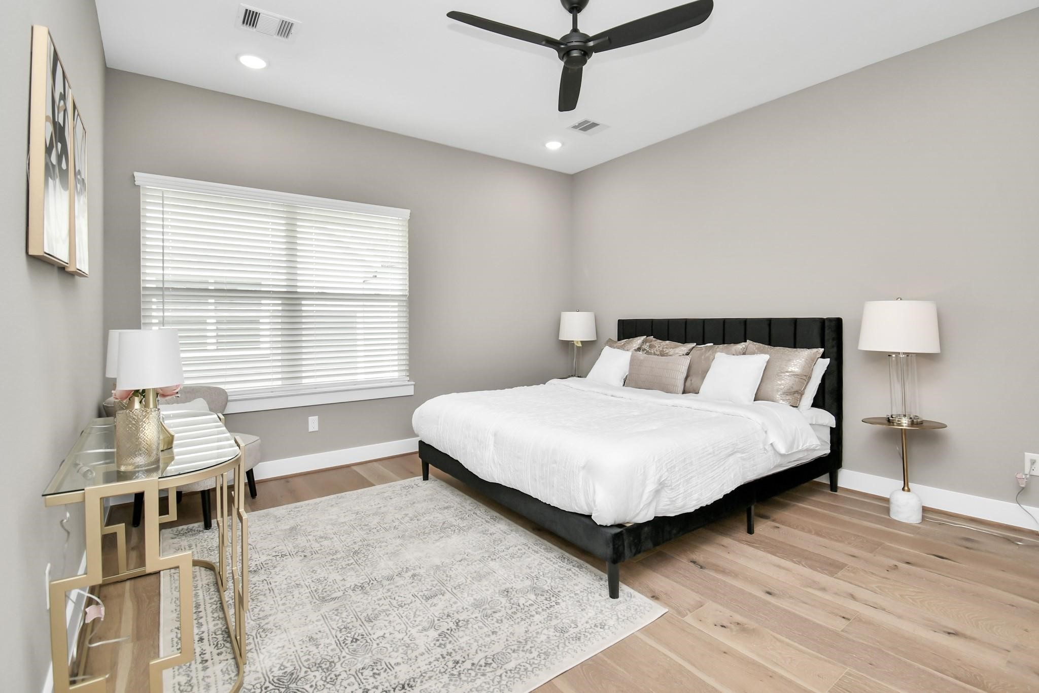 316 Thornton Road, Unit E Houston, TX 77018 - Photo 25 of 27 a bedroom with a bed and window