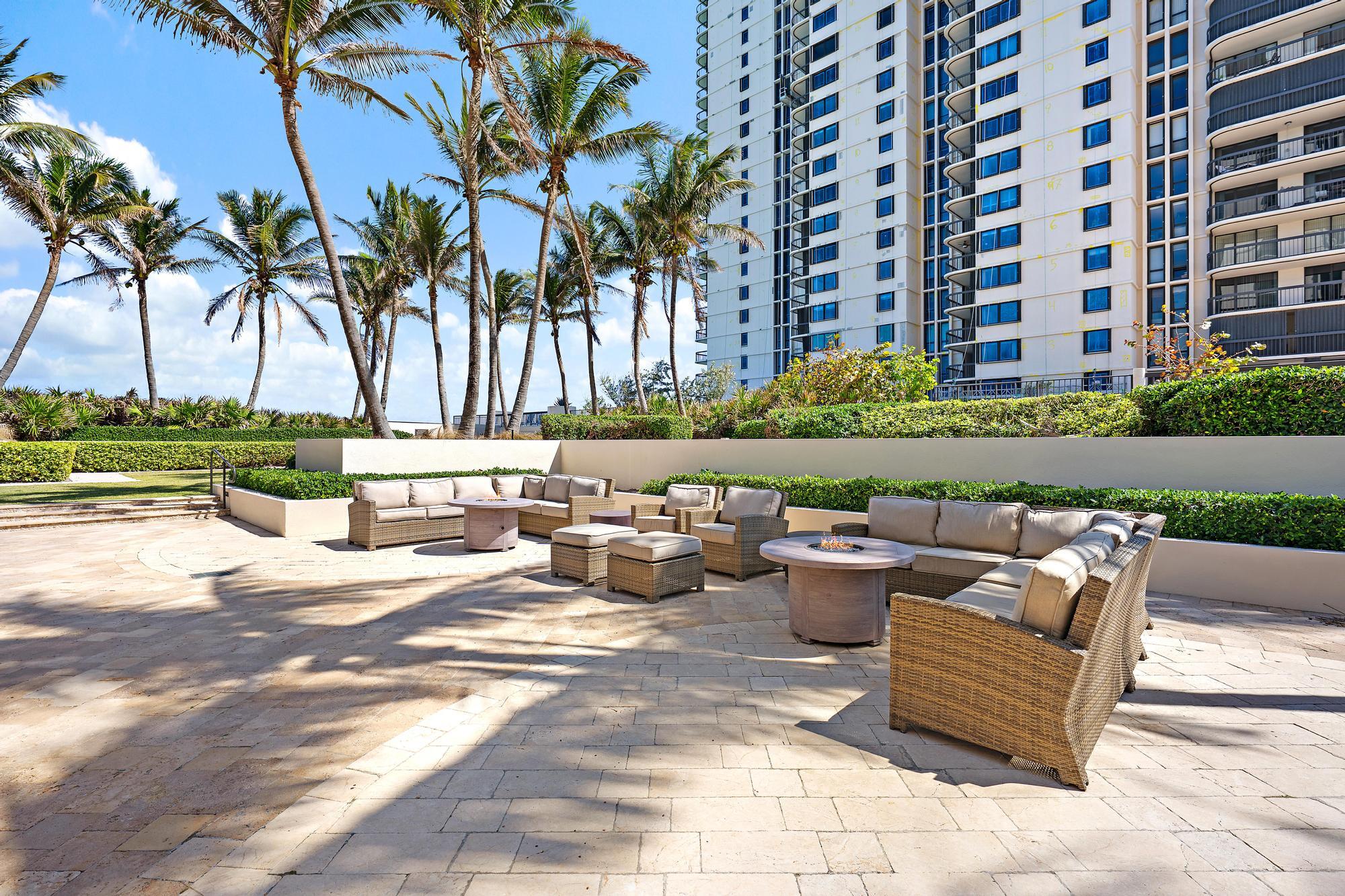 5380 North Ocean Drive, Unit 10J Singer Island, FL 33404 - Photo 26 of 37 Outdoor Community Space