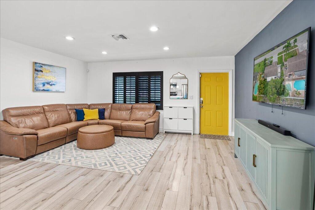 1284 Southwest 16th Avenue Boca Raton, FL 33486 - Photo 7 of 31 Living Room