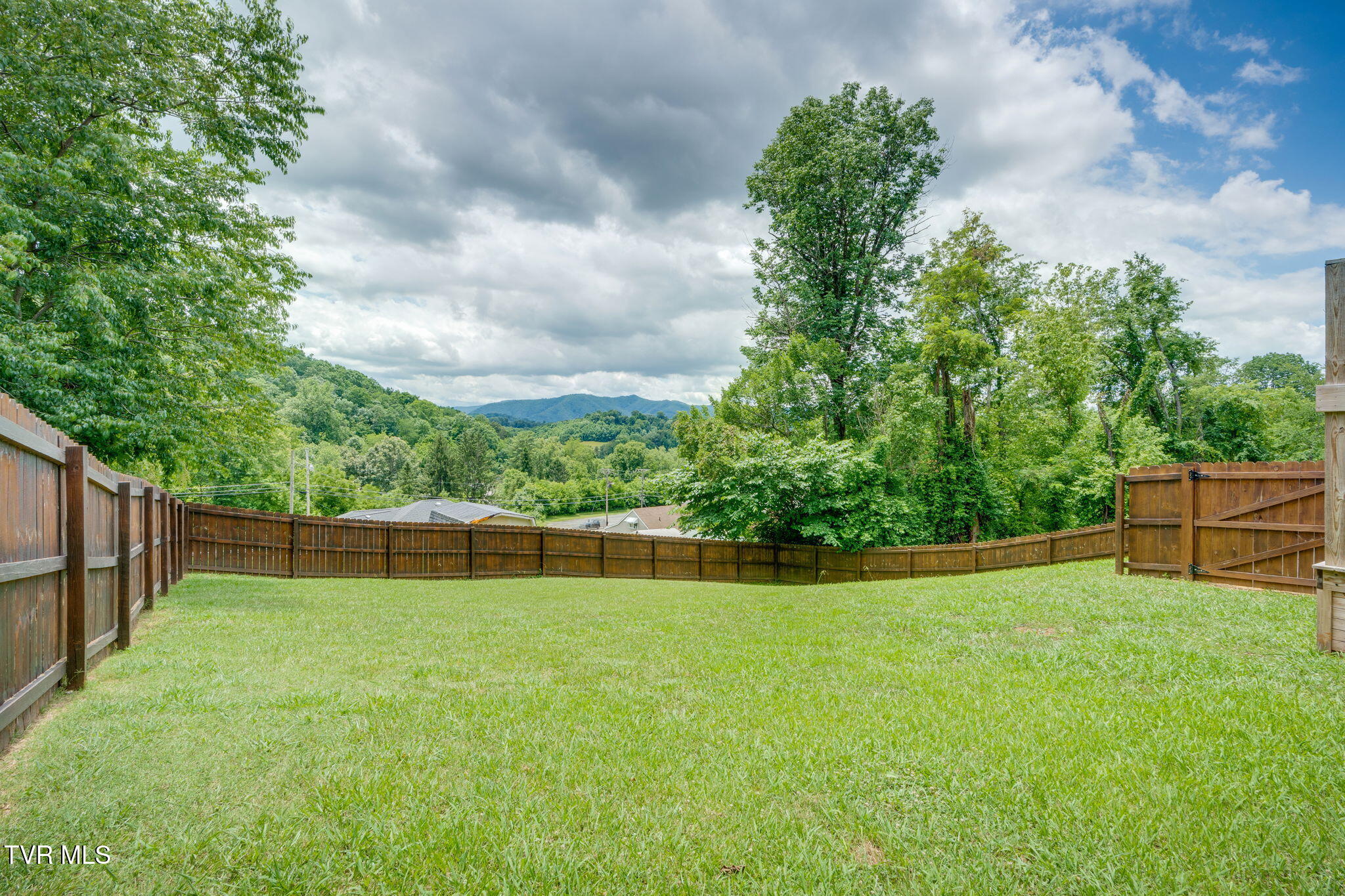 220 Old Siam Road Elizabethton, TN 37643 - Photo 32 of 41 032