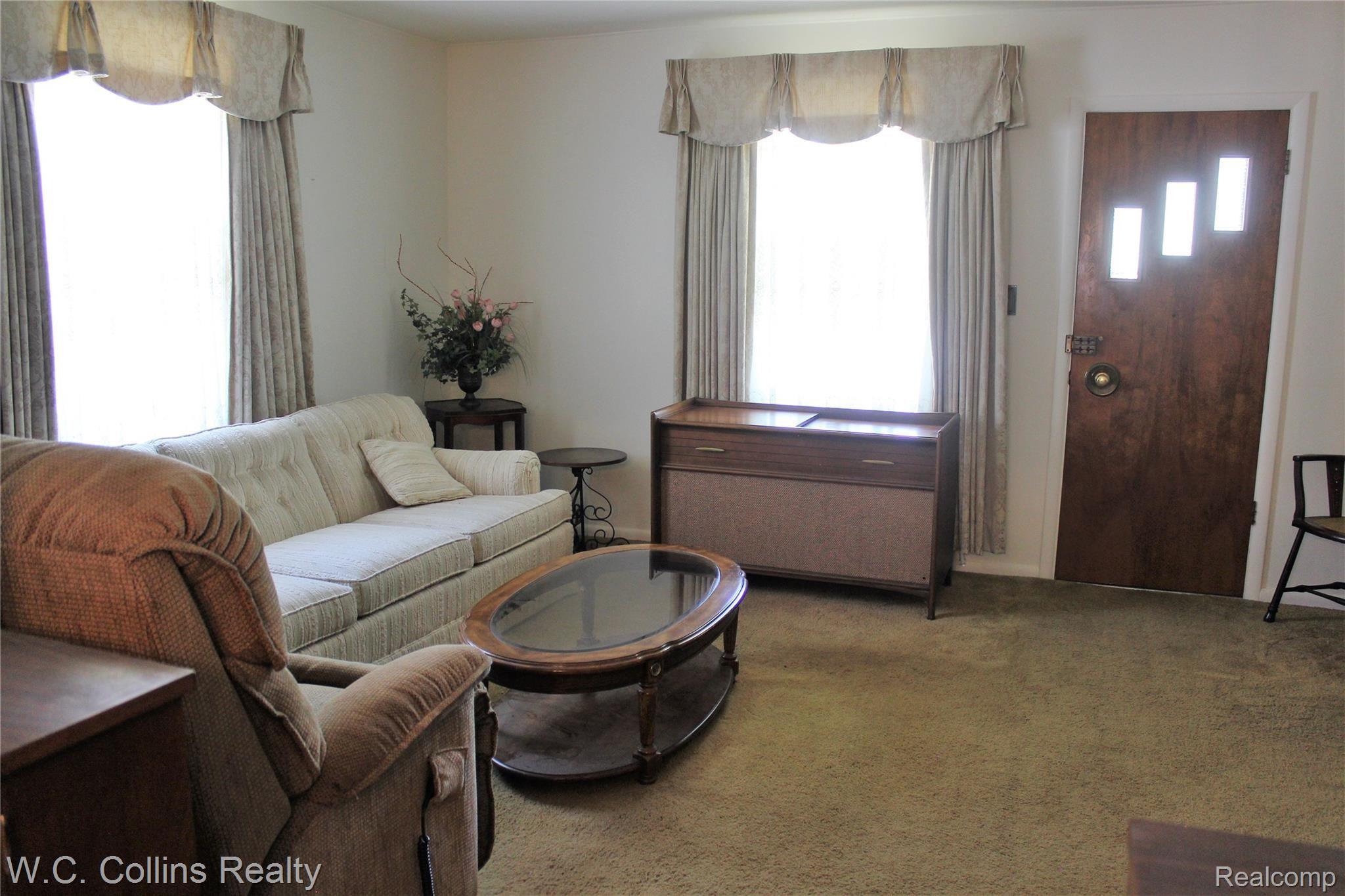 178 Tillson Street Romeo, MI 48065 - Photo 4 of 18 4 Living Room.JPG
