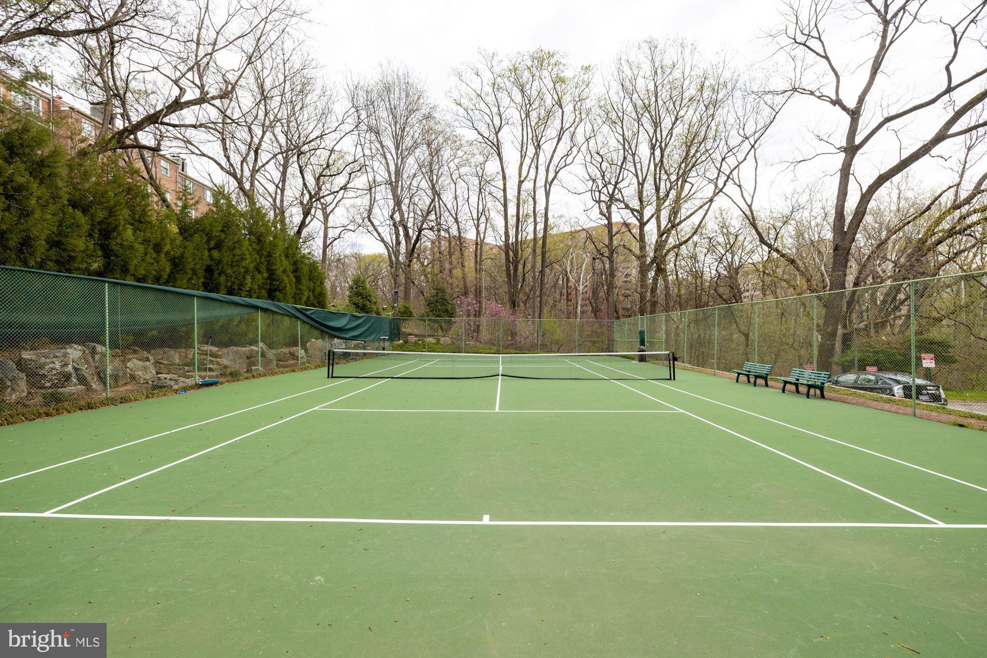 4201 Cathedral Avenue Northwest, Unit 620E Washington, DC 20016 - Photo 22 of 28 a view of a tennis court