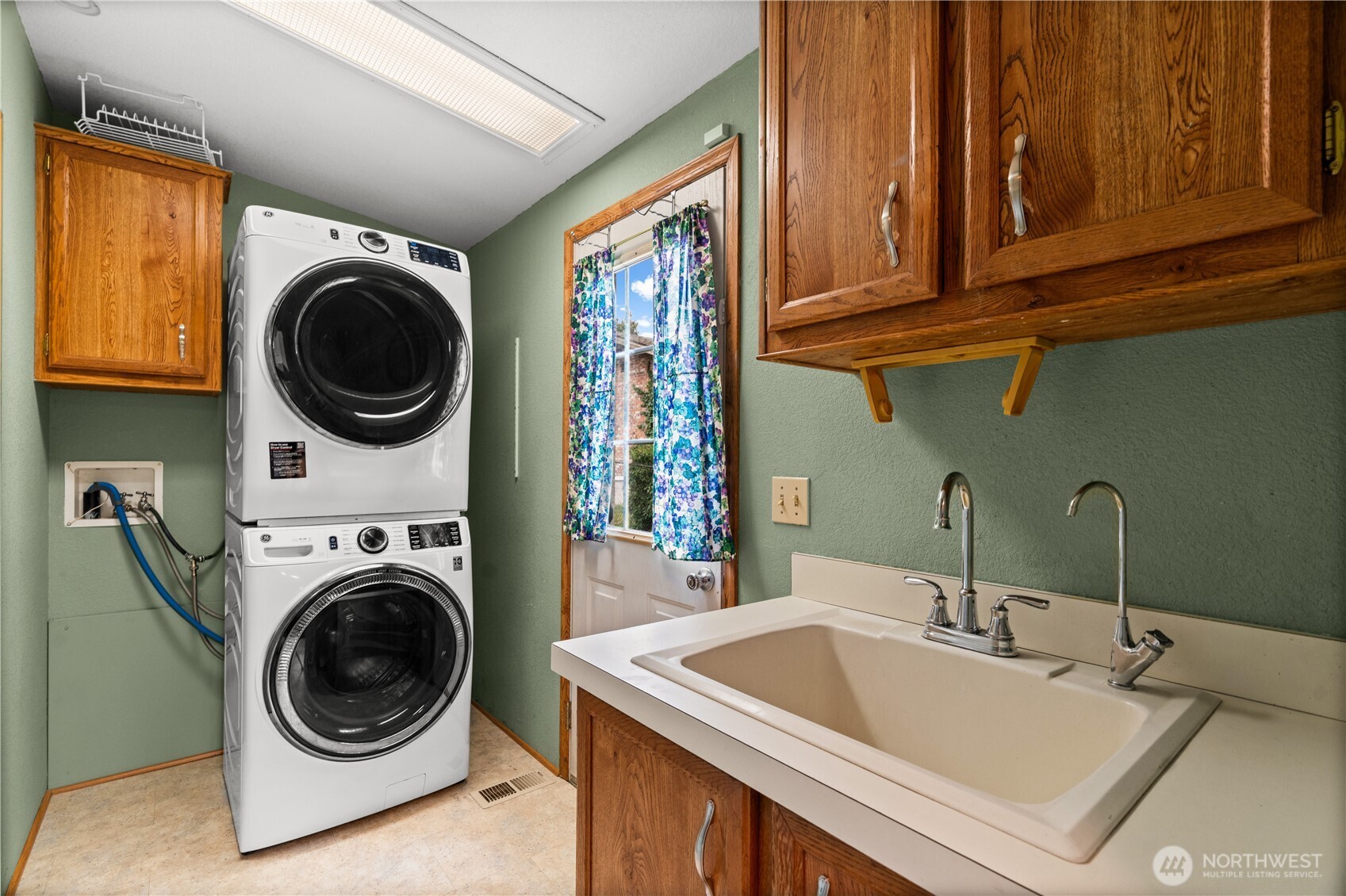 6827 Holmes Island Road Southeast Lacey, WA 98503 - Photo 33 of 40