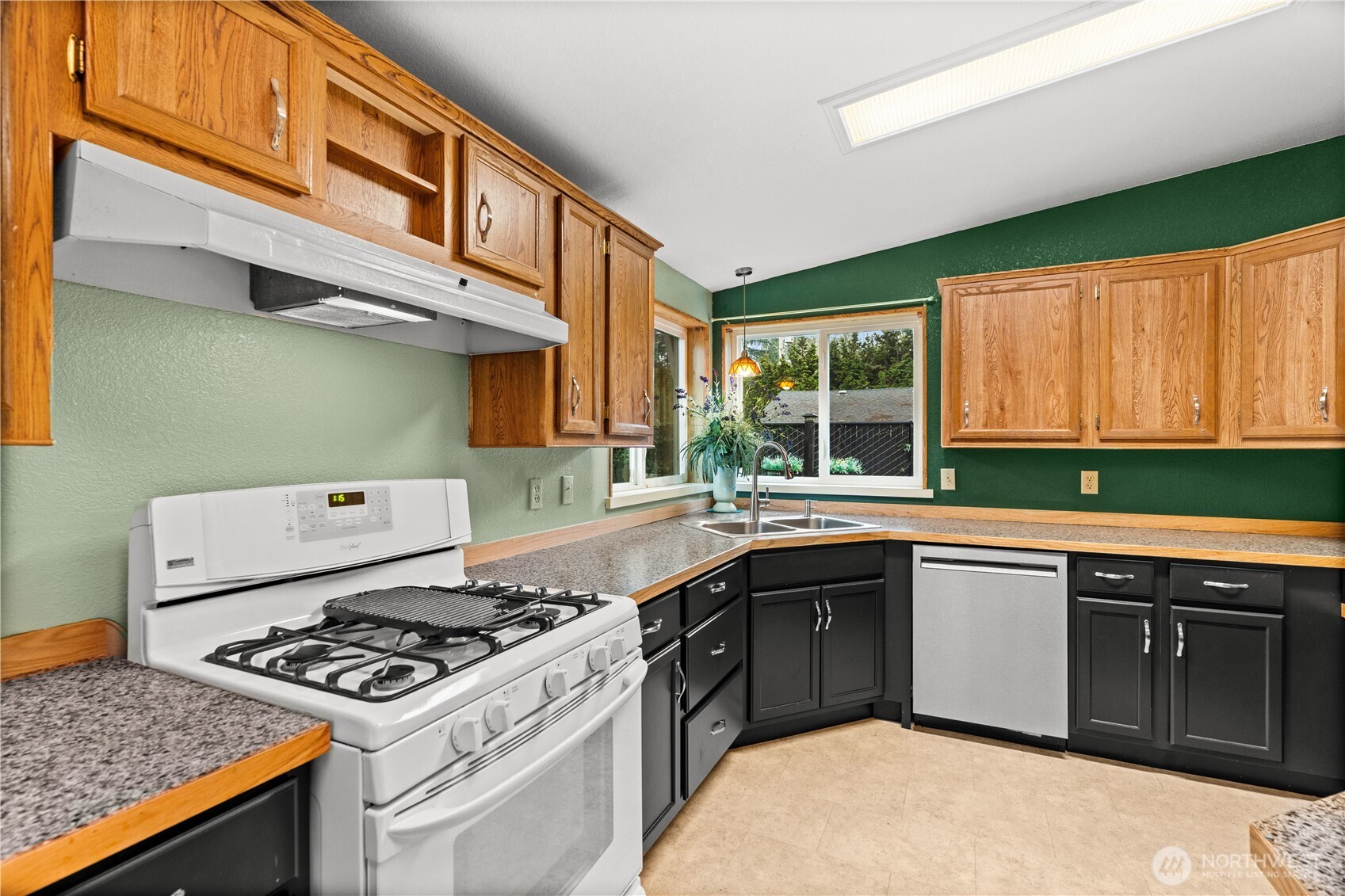 6827 Holmes Island Road Southeast Lacey, WA 98503 - Photo 8 of 40