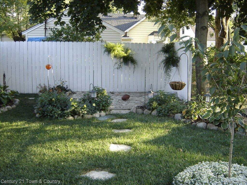 2273 Columbia Road Berkley, MI 48072 - Photo 10 of 10 COLUMBIA YARD