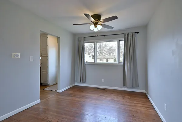 $345,000 | 966 Aberdeen Drive, Crystal Lake, IL 60014