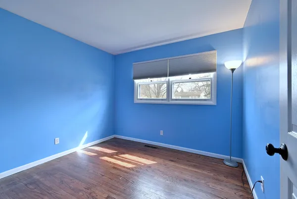 $345,000 | 966 Aberdeen Drive, Crystal Lake, IL 60014