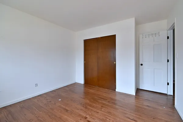 $345,000 | 966 Aberdeen Drive, Crystal Lake, IL 60014