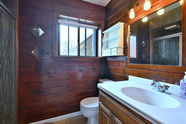 $345,000 | 966 Aberdeen Drive, Crystal Lake, IL 60014