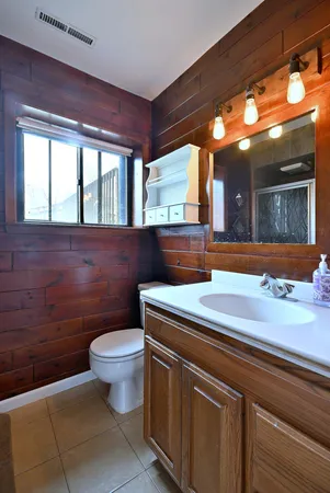 $345,000 | 966 Aberdeen Drive, Crystal Lake, IL 60014