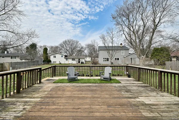 $345,000 | 966 Aberdeen Drive, Crystal Lake, IL 60014