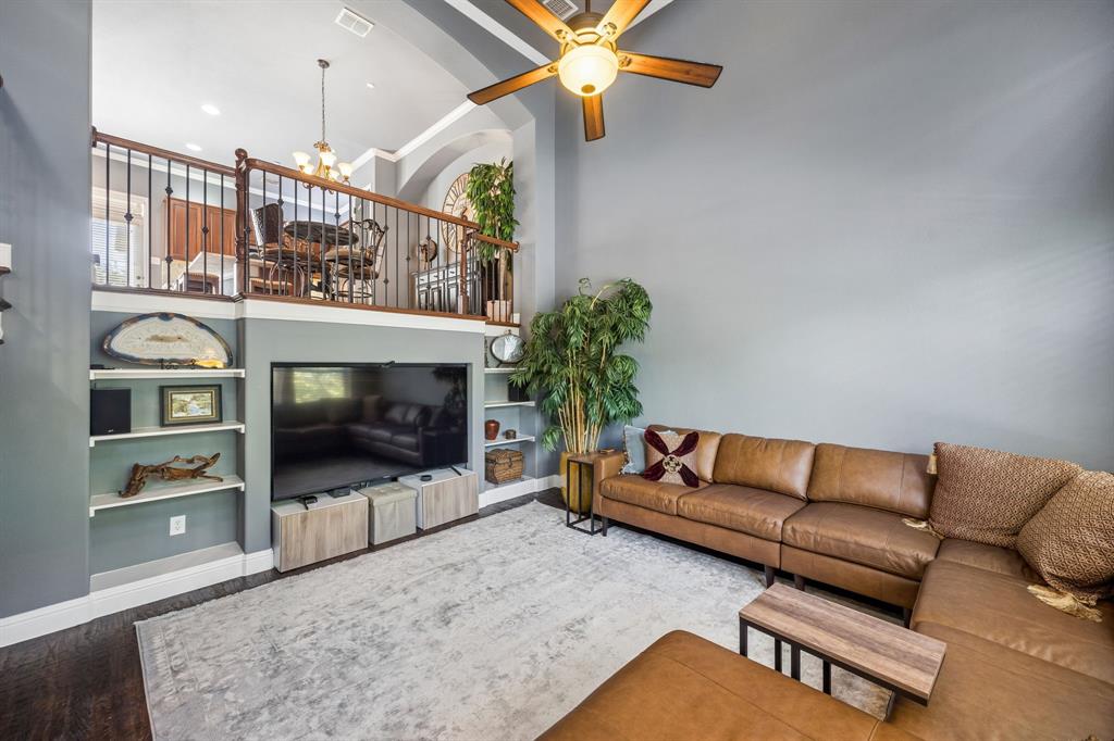 5740 Robbie Road Plano, TX 75024 - Photo 4 of 26 Gallery Image 4