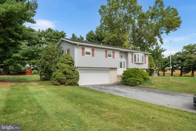 a view of an entryway with staircase
