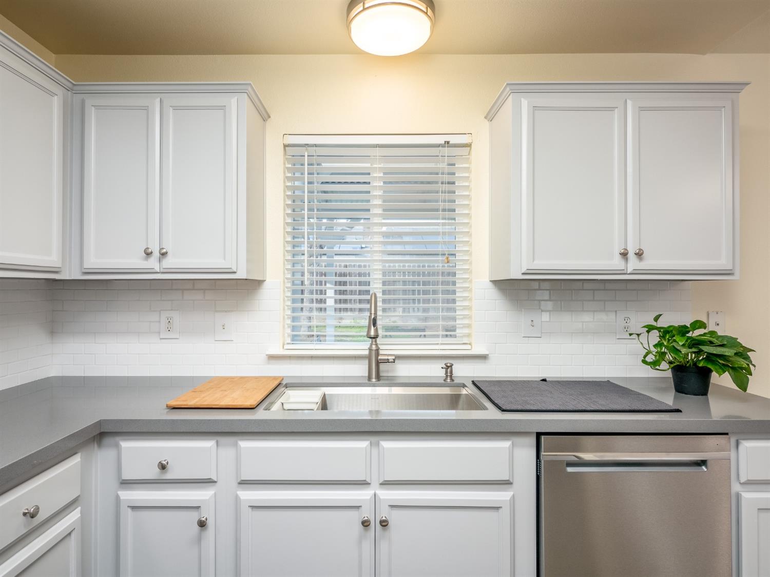 1646 East Santa Rosa Circle Reedley, CA 93654 - Photo 11 of 22 Gallery Image 11