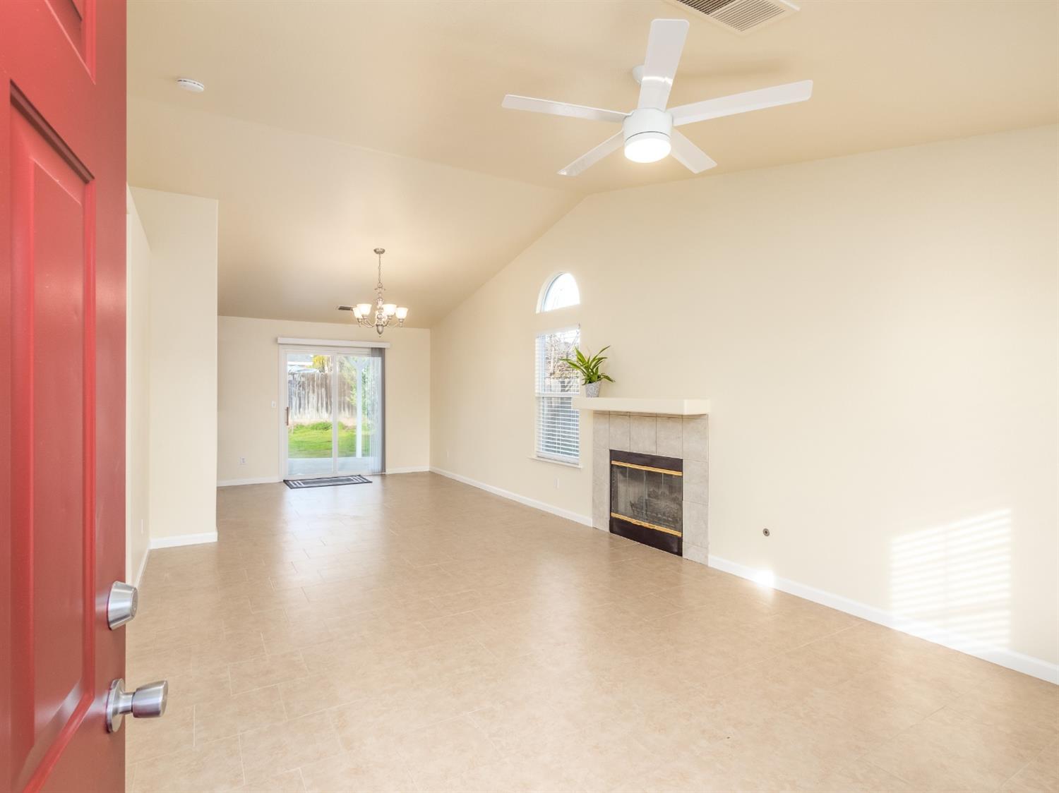1646 East Santa Rosa Circle Reedley, CA 93654 - Photo 4 of 22 Gallery Image 4