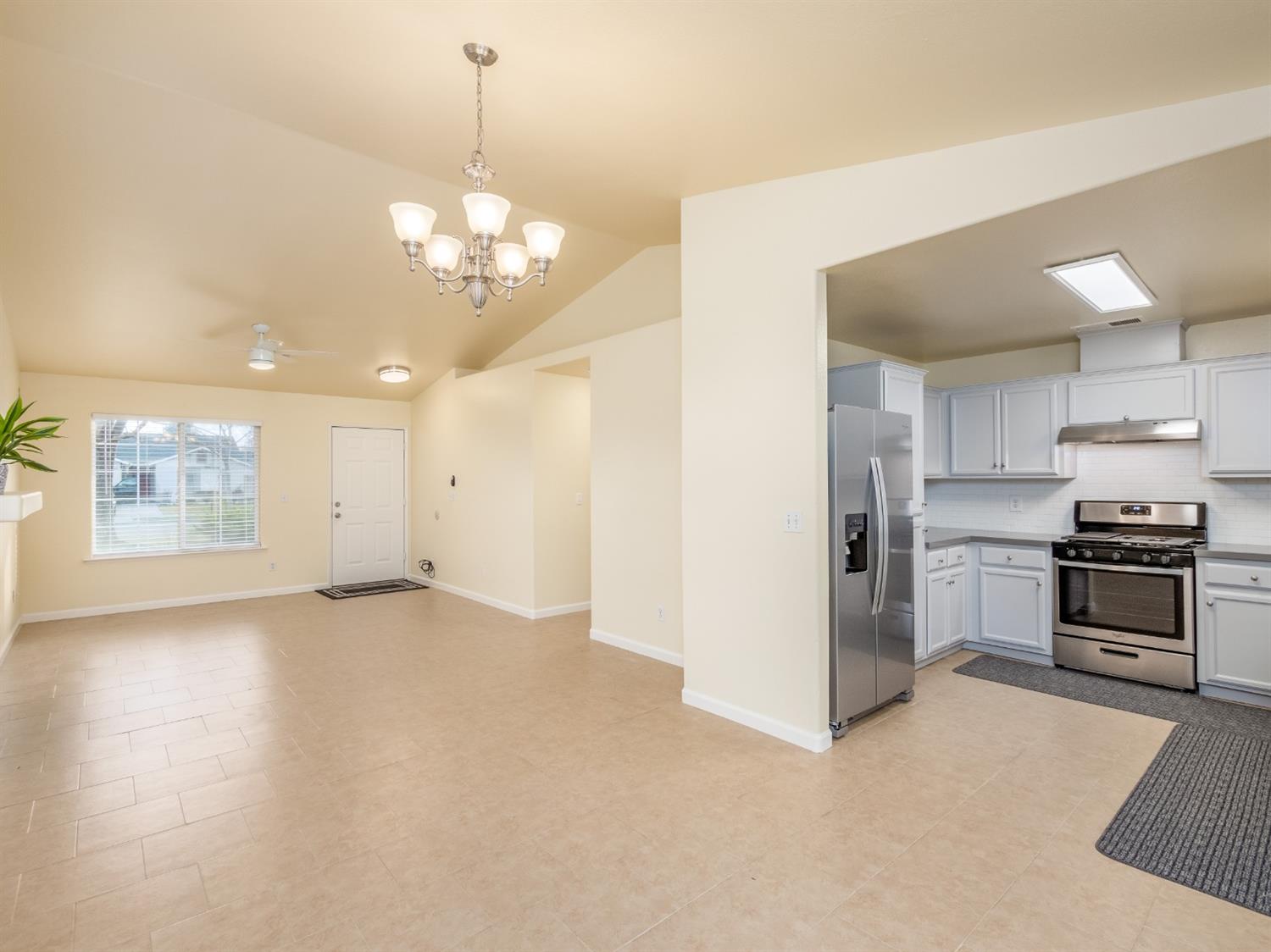1646 East Santa Rosa Circle Reedley, CA 93654 - Photo 5 of 22 Gallery Image 5