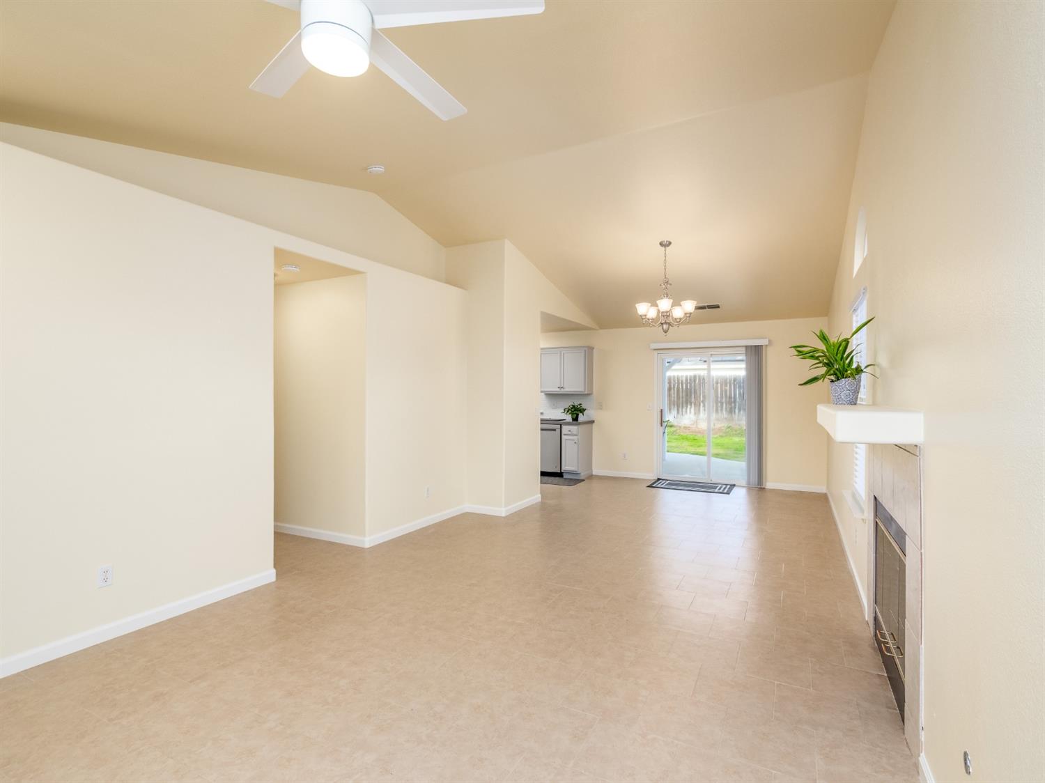 1646 East Santa Rosa Circle Reedley, CA 93654 - Photo 6 of 22 Gallery Image 6