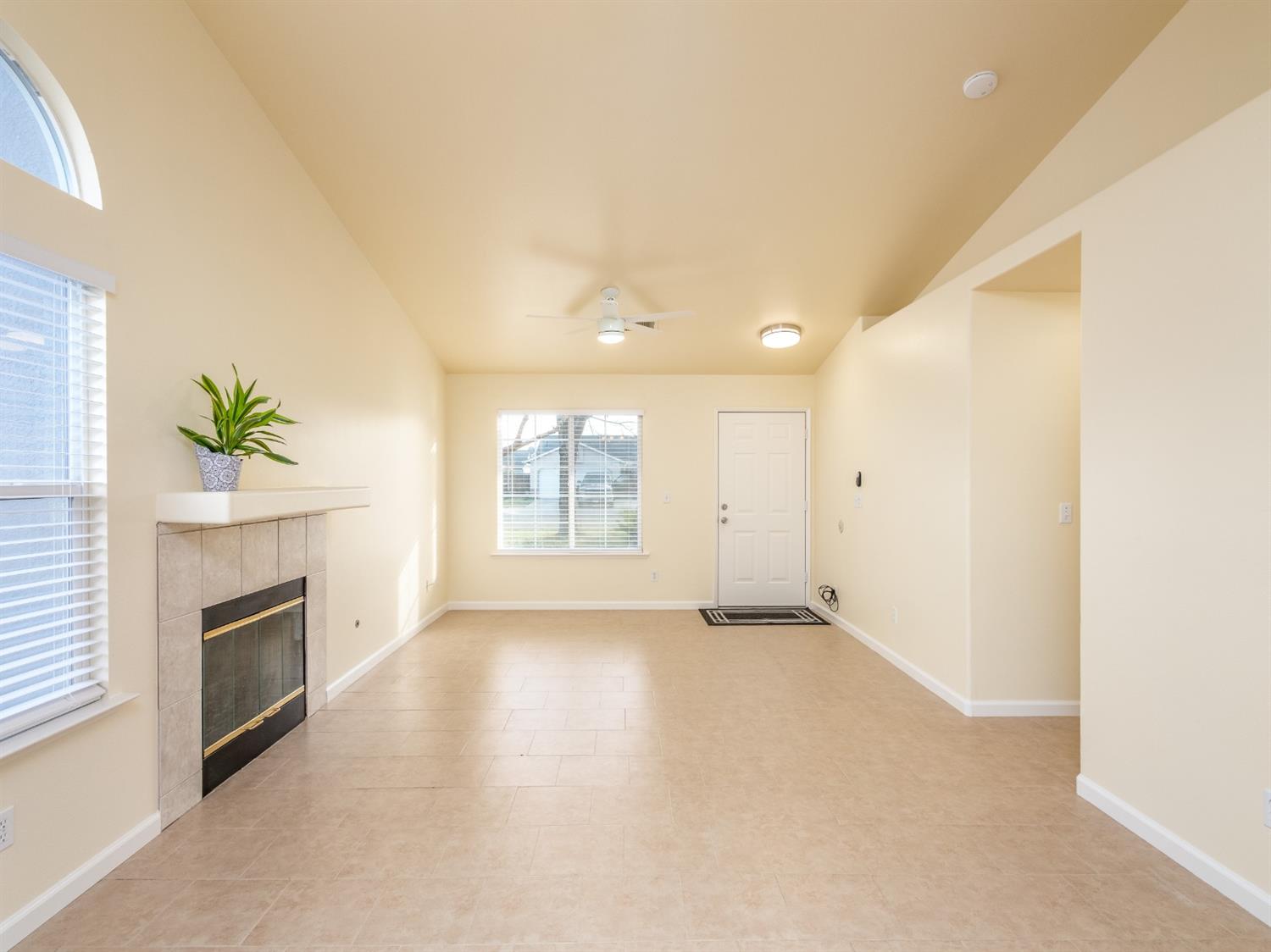 1646 East Santa Rosa Circle Reedley, CA 93654 - Photo 7 of 22 Gallery Image 7