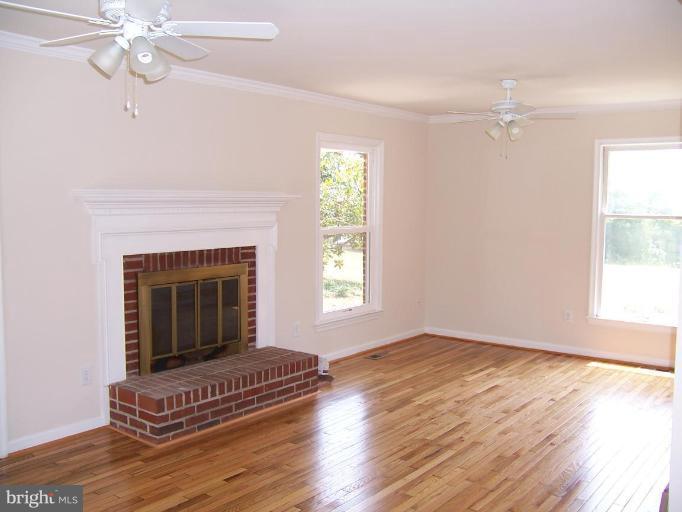 2225 Courthouse Road Stafford, VA 22554 - Photo 4 of 21 Family Room