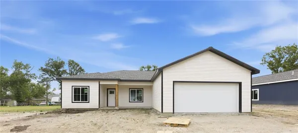 $279,000 | 920 5th Street, Osawatomie, KS 66064