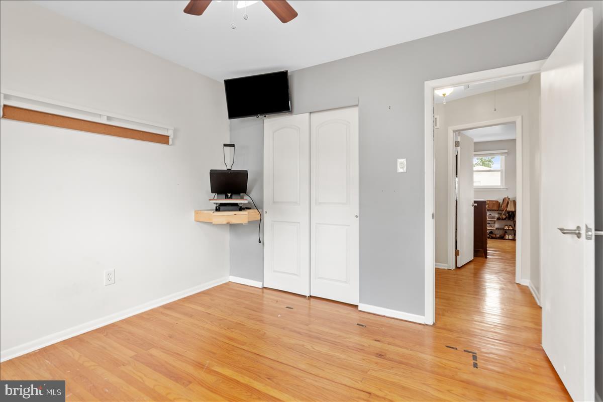 602 Platte Road Fairless Hills, PA 19030 - Photo 26 of 33 Bedroom 3 new closet doors and ceiling fan