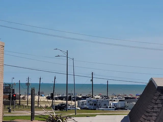 $1,400 | 215 Postoffice Street, Unit 104, Galveston, TX 77550