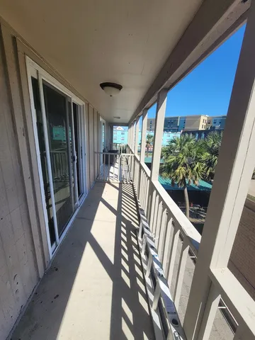 $1,400 | 215 Postoffice Street, Unit 104, Galveston, TX 77550