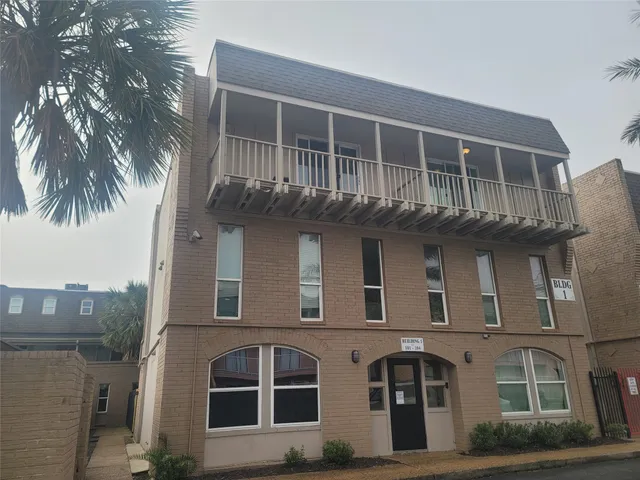 $1,400 | 215 Postoffice Street, Unit 104, Galveston, TX 77550