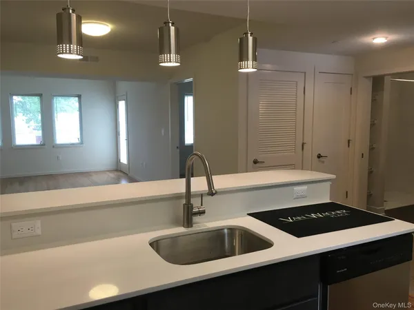 $2,100 | 3 Seitz Terrace, Unit H10, Poughkeepsie, NY 12603