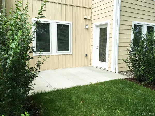 $2,100 | 3 Seitz Terrace, Unit H10, Poughkeepsie, NY 12603