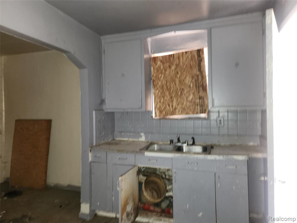 11669 Strathmoor Street Detroit, MI 48227 - Photo 12 of 26 Gallery Image 12