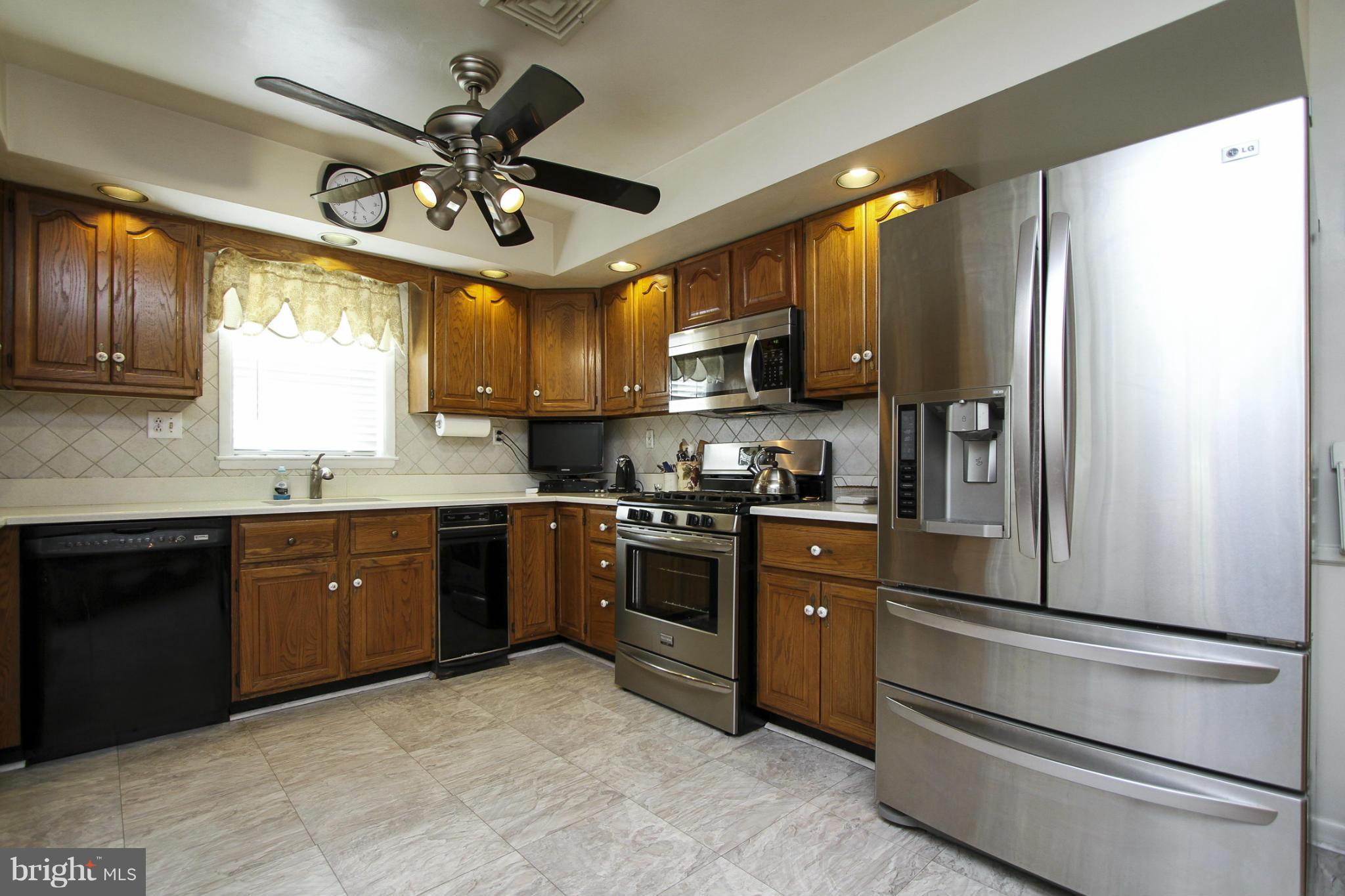 10107 Tipperary Road Baltimore, MD 21234 - Photo 3 of 25 Kitchen