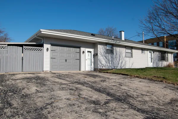 $2,800 | 903 Porter Street, Lemont, IL 60439