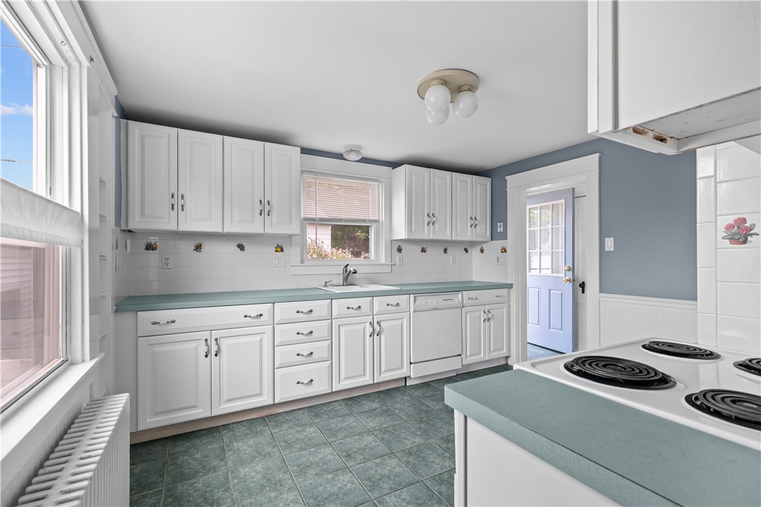 53 Admiral Kalbfus Road Newport, RI 02840 - Photo 17 of 45