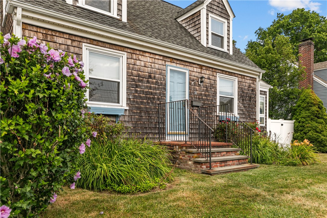 53 Admiral Kalbfus Road Newport, RI 02840 - Photo 3 of 45