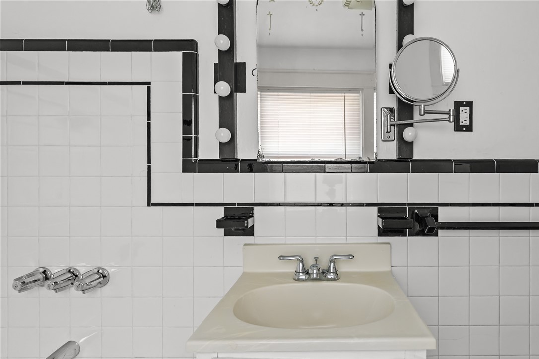 53 Admiral Kalbfus Road Newport, RI 02840 - Photo 32 of 45