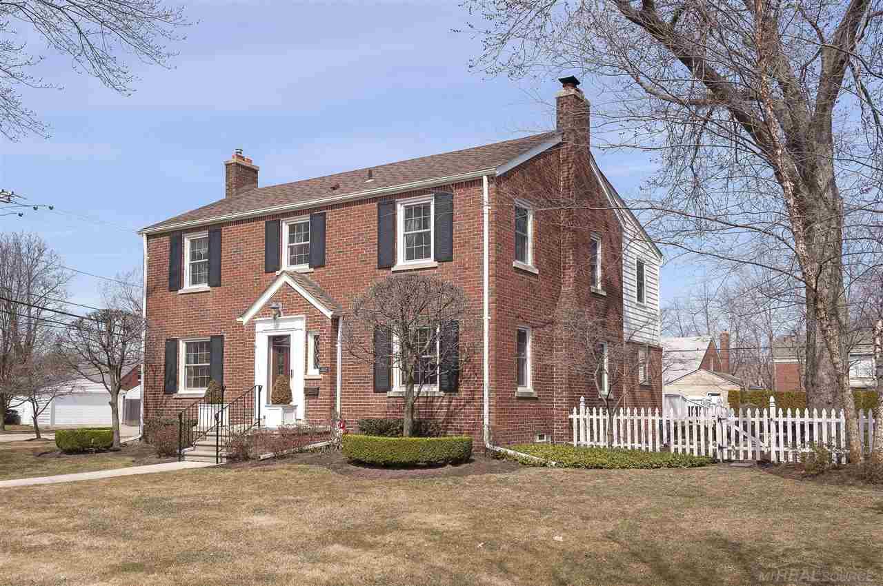 1652 Hawthorne Road Grosse Pointe Woods, MI 48236 - Photo 2 of 55