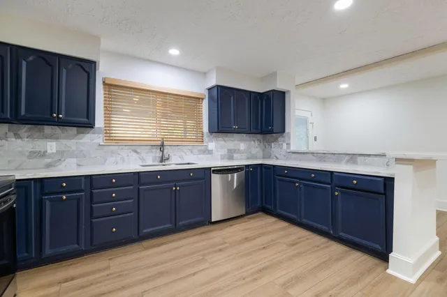 $2,100 | 3719 Straightfork Drive, Houston, TX 77082