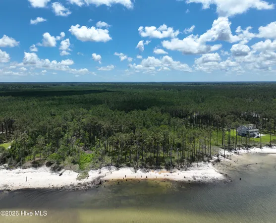 $300,000 | 137 Bluefin Court, Beaufort, NC 28516