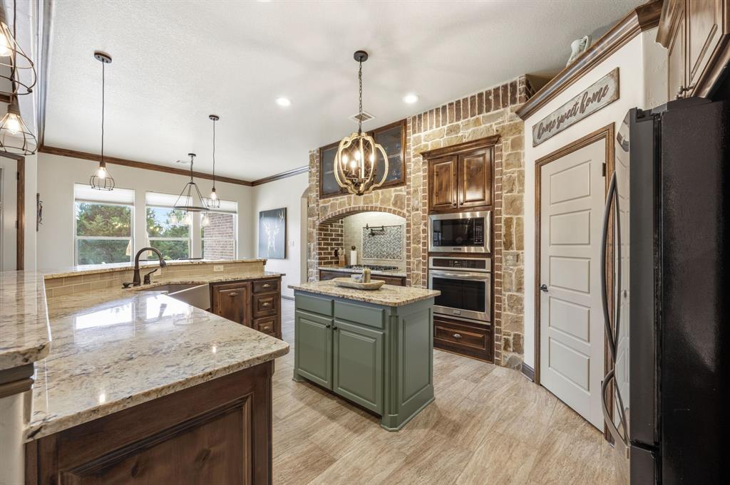 1919 County Road 4371 Decatur, TX 76234 - Photo 8 of 40