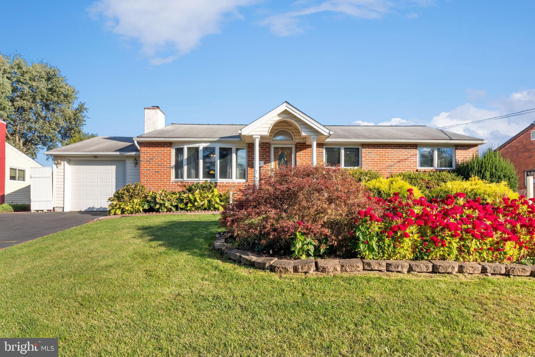735 Roger Road Warminster, PA 18974 - Photo 2 of 33 Exterior Front