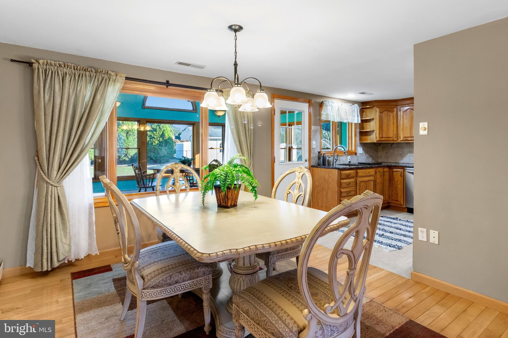 735 Roger Road Warminster, PA 18974 - Photo 12 of 33 Dining Room