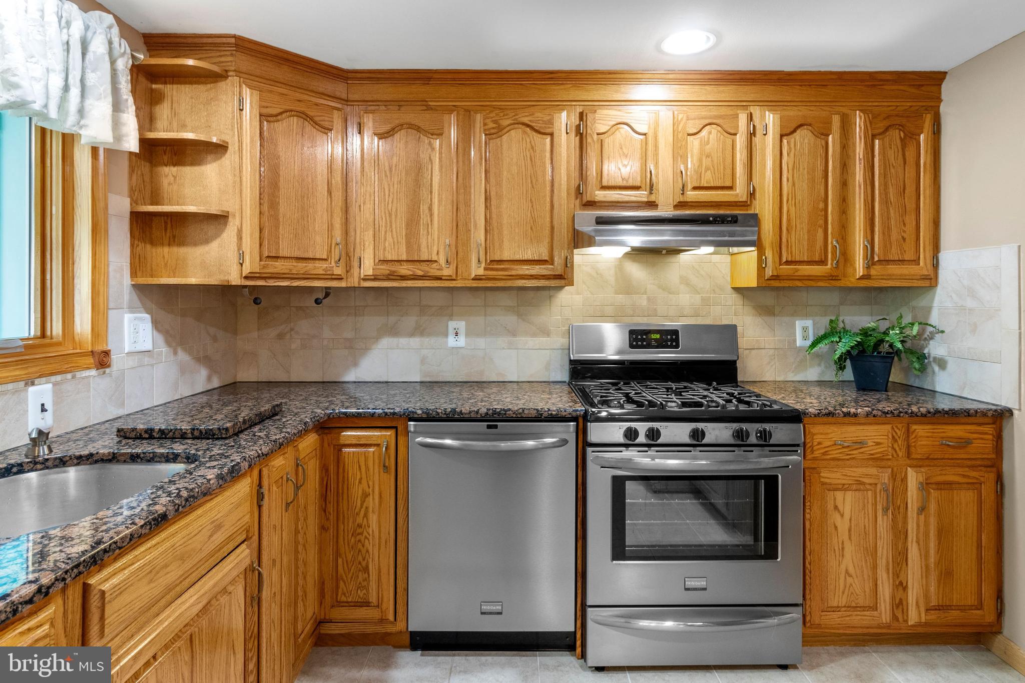 735 Roger Road Warminster, PA 18974 - Photo 13 of 33 Kitchen