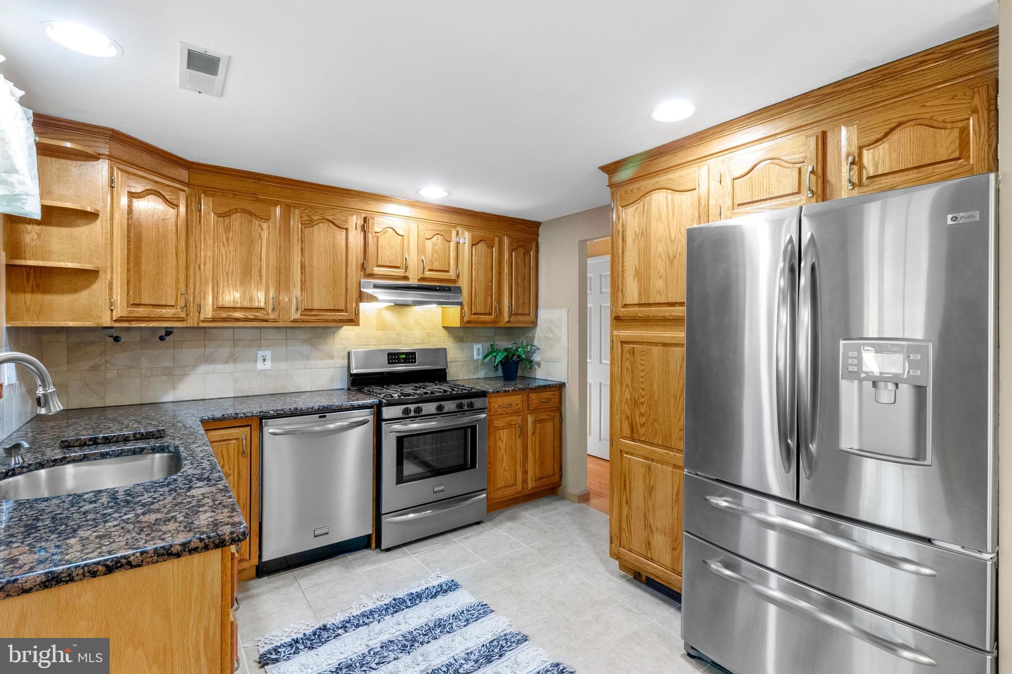 735 Roger Road Warminster, PA 18974 - Photo 14 of 33 Kitchen