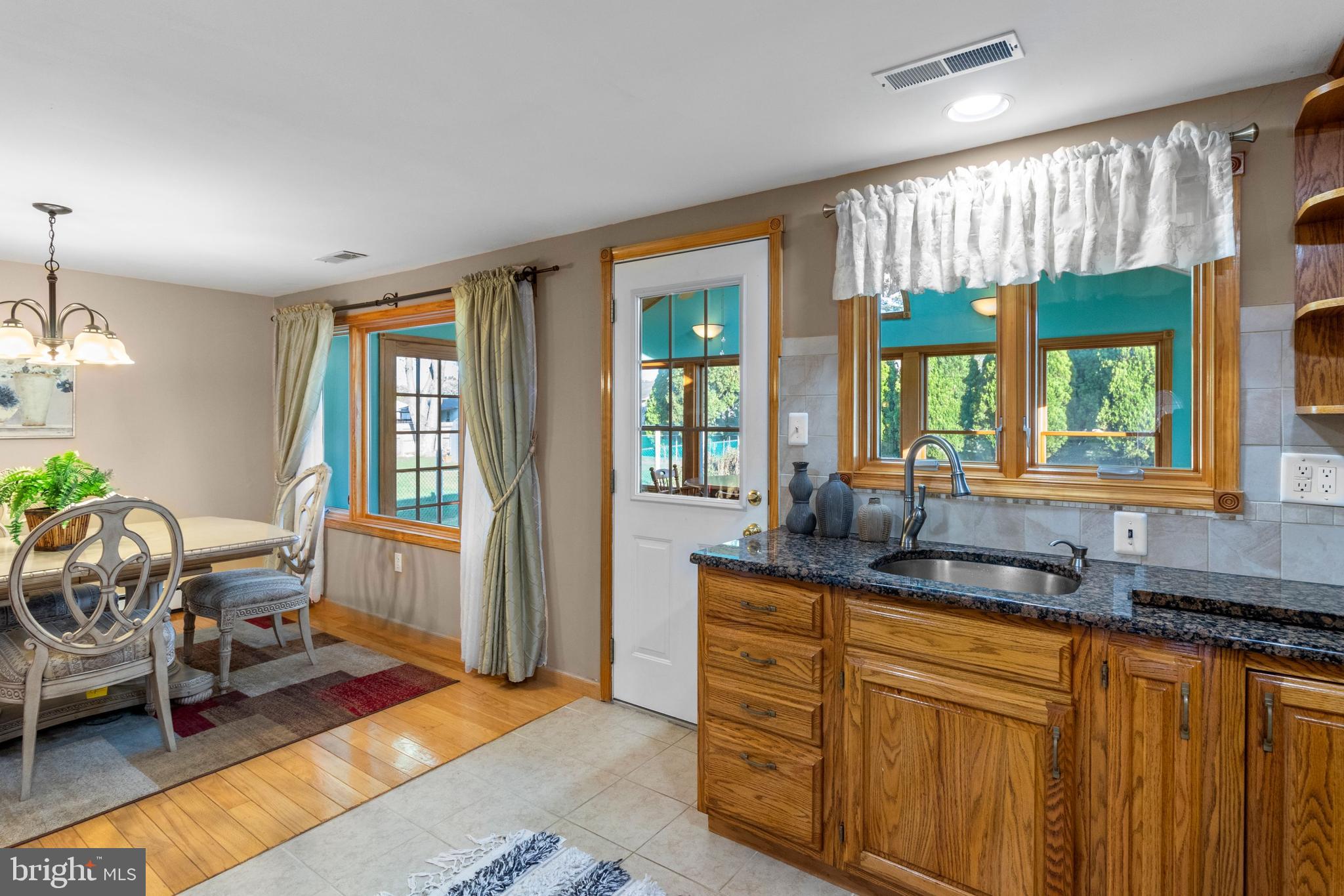 735 Roger Road Warminster, PA 18974 - Photo 15 of 33 Kitchen